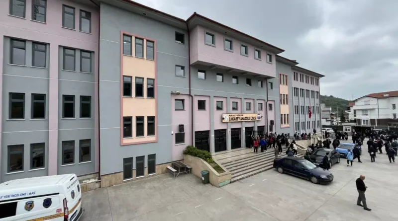 Gölcük'te Liseli Öğrenci 4. Kattan Düştü