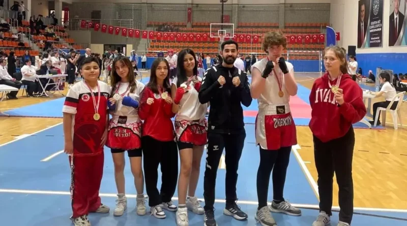 Körfez Gençlerbirliği Kandıra'dan madalya aldı