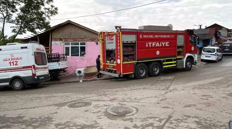 Kocaeli'de Evde Yangın Söndürüldü