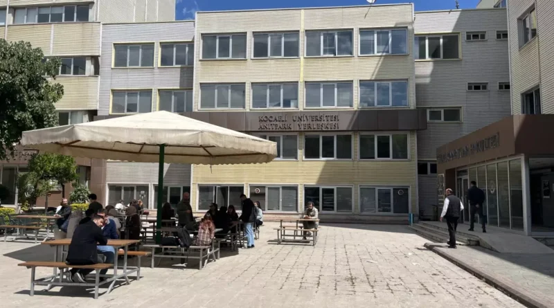 Kocaeli Üniversitesi'nde A Blok Tahliye Edildi