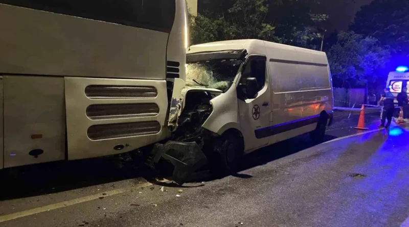 Kocaeli'de İzin Olmadan Kaza: 3 Yaralı