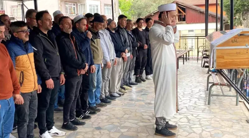 Kocaeli'de Trafik Kazasında Ölen Motosikletçi Uğurlandı
