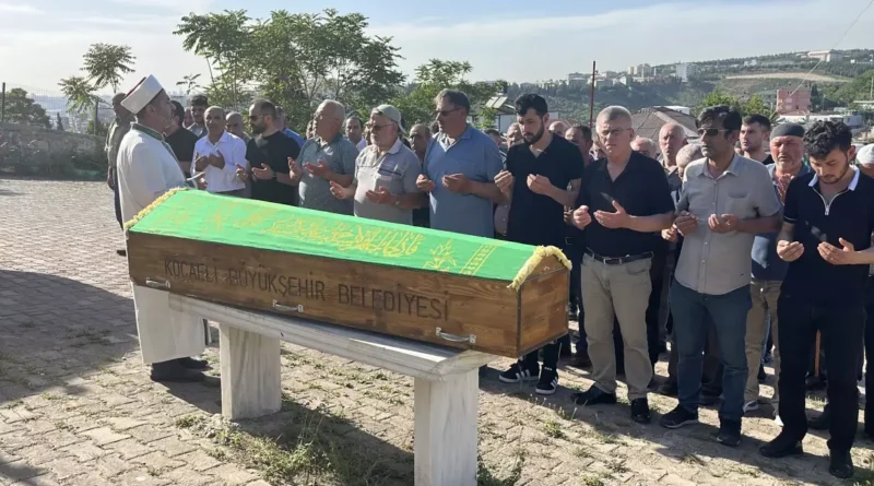 Define ararken zehirlenen Soner Temel defnedildi