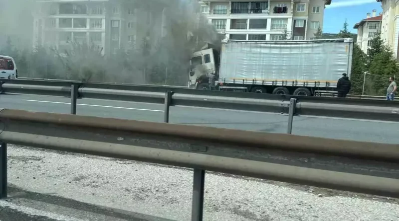 Anadolu Otoyolu'nda Tır Yangını, İtfaiye Müdahale Etti