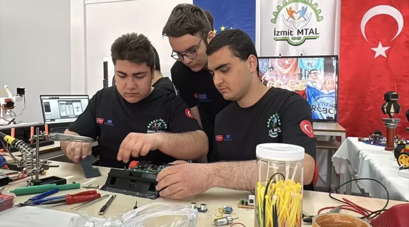 İzmit MTAL Öğrencileri Robot Yarışmalarında Başarılı