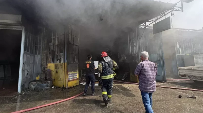 Kocaeli'de Oto Kilit Tamircisi Yangın Geçirdi