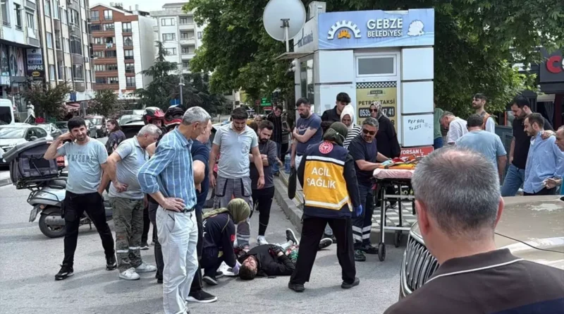 Gebze'de Otomobil ve Motosiklet Çarpıştı: Sürücü Yaralı