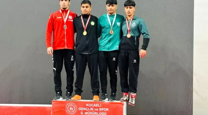 Manisa Güreşçileri U15'te 7 Madalya Aldı