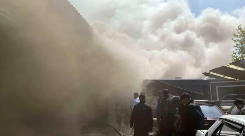 Kocaeli Oto Kilit Dükkanında Yangın: 7 Dükkan Etkilendi
