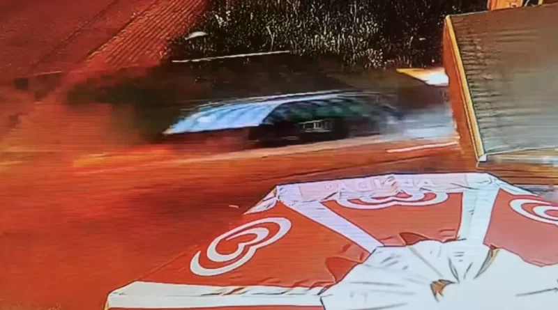 Kocaeli'de Otomobil Camiyi Hasara Uğrattı: 1 Yaralı