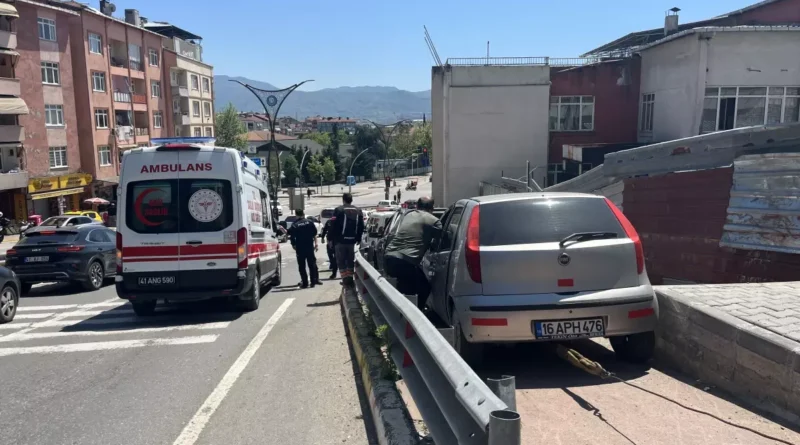 Kocaeli'de Kaza: 5 Yaralı, 2 Çocuk