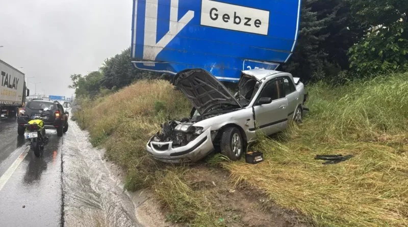 Yağmurda Takla Atan Aracın Sürücüsü Yaralandı
