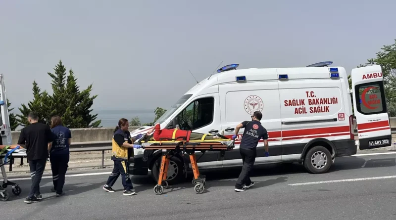 TEM Otoyolu'nda Kaza: Üç Kişi Yaralandı