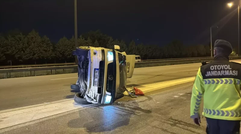 Kocaeli'de Minibüs Kazası: Sürücü Yaralı