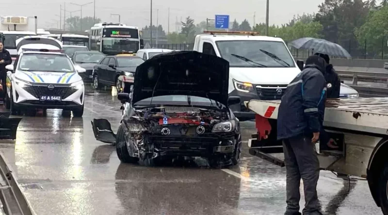 Kocaeli'de Yağışta Trafik Kazası: 1 Yaralı