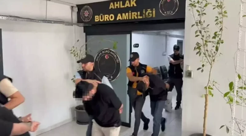 İzmir'de Fuhşa Aracılıkla 14 Gözaltı, 59 Kadın Kurtarıldı