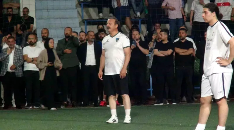 Yavuz Ağıralioğlu Kocaeli’de maç yaptı