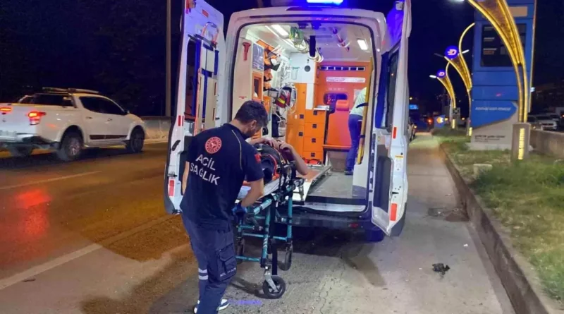 Kocaeli'de Takla Atan Otomobil İstasyona Çarptı