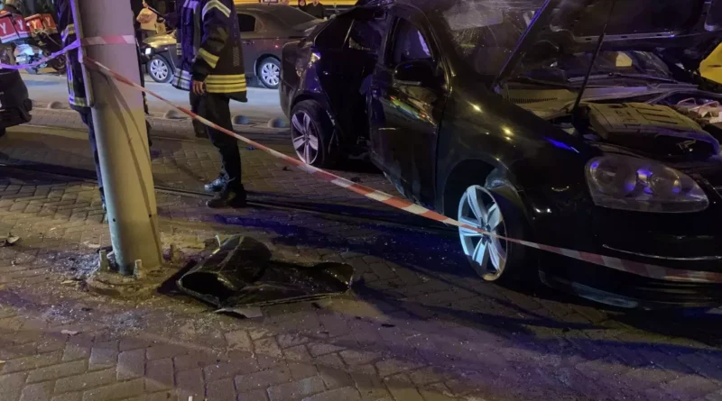 Alkollü sürücü tramvay yolunda kaza yaptı