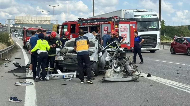 Anadolu Otoyolu'nda otobüsle çarpışma: 3 yaralı
