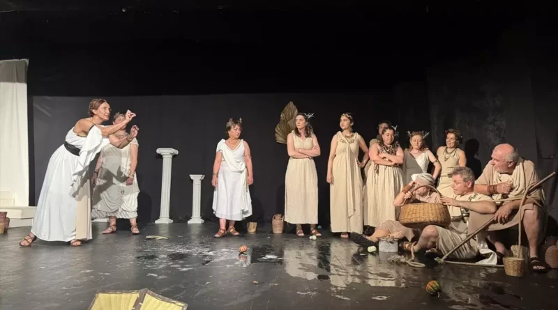 KODOSK Tiyatro 'Lysistrata'yı Sahneledi