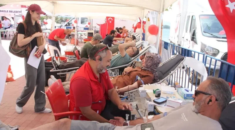 Türk Kızılay'ı Başiskele'de Kan Bağışı Yaptı