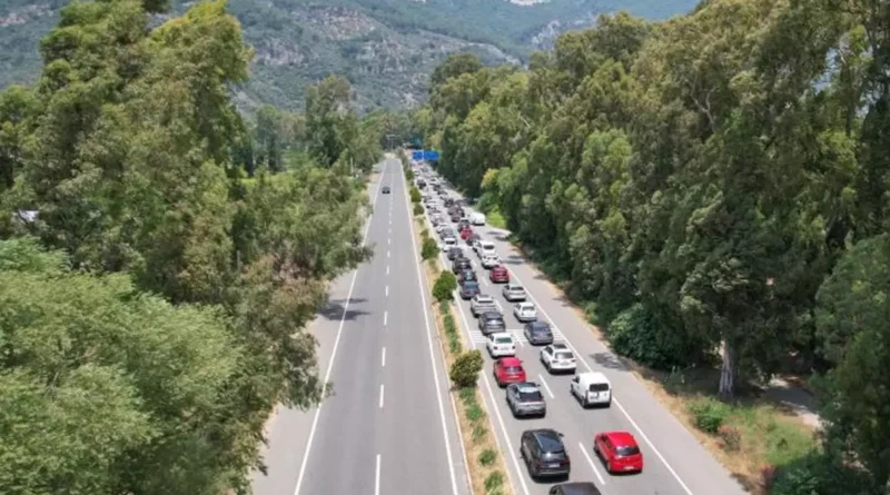 Bayram tatilinin geri dönüş trafiği başladı! 7 kilometrelik kuyruk
