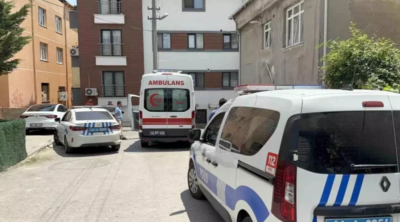 Kocaeli'de Kardeşler Arasında Bıçaklı Kavga: 2 Yaralı, 1 Polis Yaralı