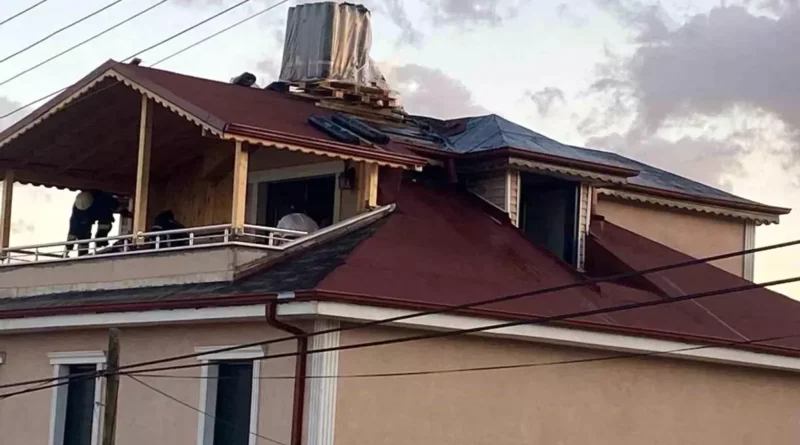 Kocaeli'deki iki katlı evde yangın oldu