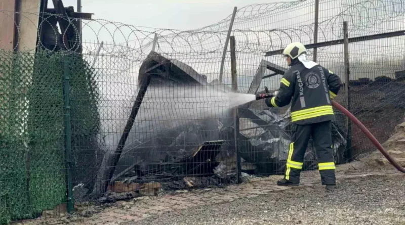 Kocaeli'de yangında tek katlı ev yandı