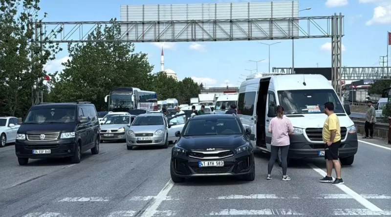 Kocaeli'de Zincirleme Kaza: İki Yaralı