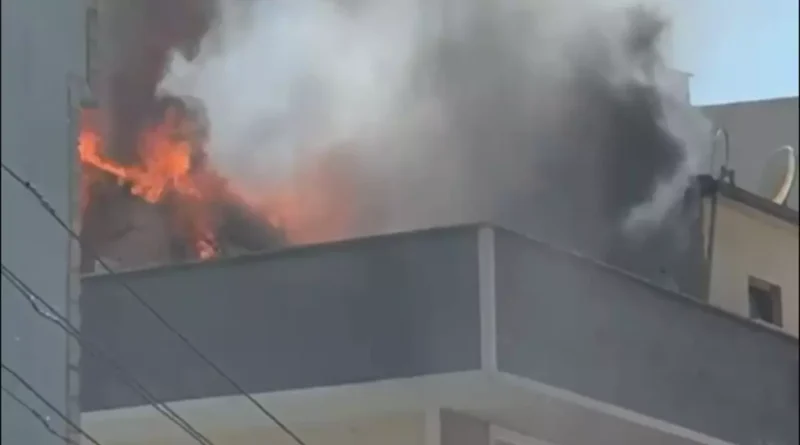 Kocaeli'de Apartman Çatısında Yangın oldu