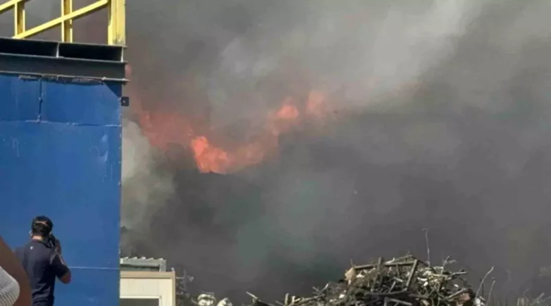 Kocaeli'deki hurda sahası yangınına müdahale sürüyor