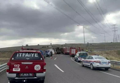 Kocaeli'de Devrilen Karpuz Tırı: 1 Ölü, 3 Yaralı