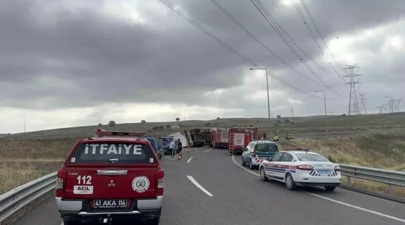 Kocaeli'de Devrilen Karpuz Tırı: 1 Ölü, 3 Yaralı