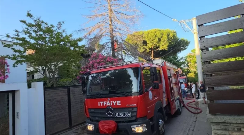 Darıca'da Müstakil Evde Yangın Meydana Geldi