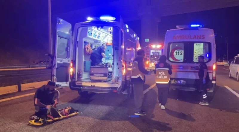 Kocaeli Otoyolda 3 Araç Kaza: 12 Yaralı