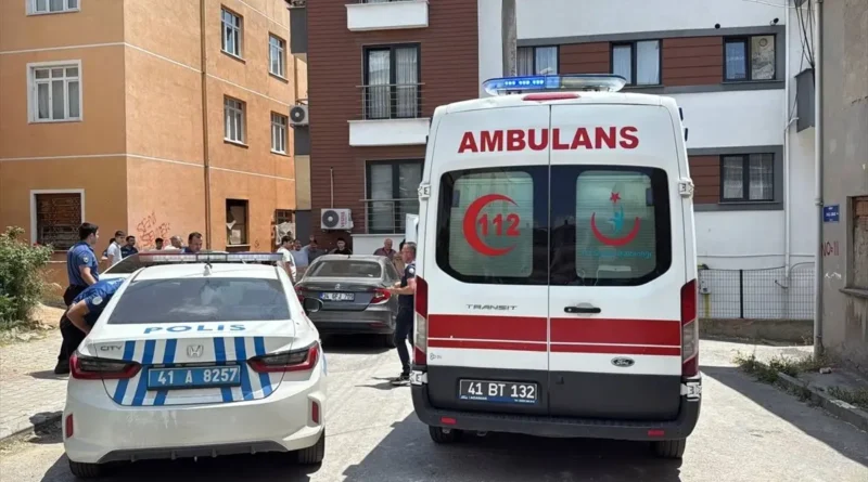 Gebze'de Kavga: İki Kardeş Yaralandı, Polis Düştü