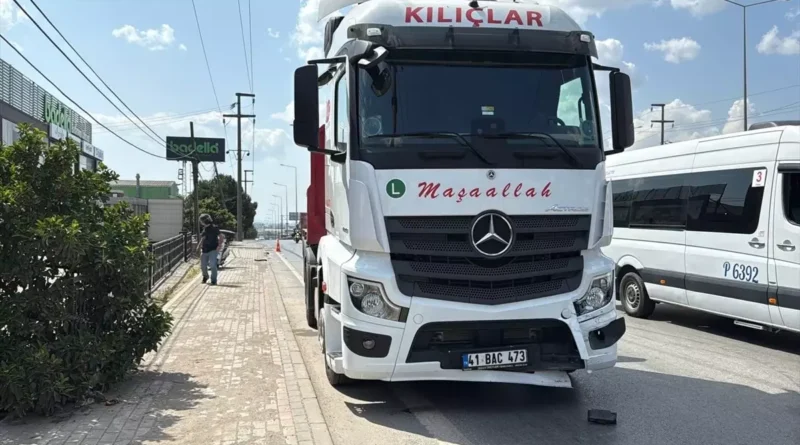 Gebze'de Trafik Kazası: Araç Devrildi, Bir Yaralı