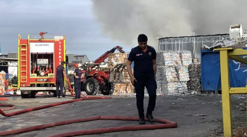 Kocaeli'deki Geri Dönüşüm Tesisinde Yangın