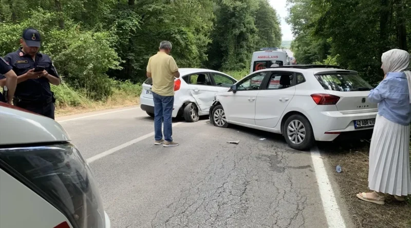 Kartepe'de Çarpışma: 6 Yaralı Var