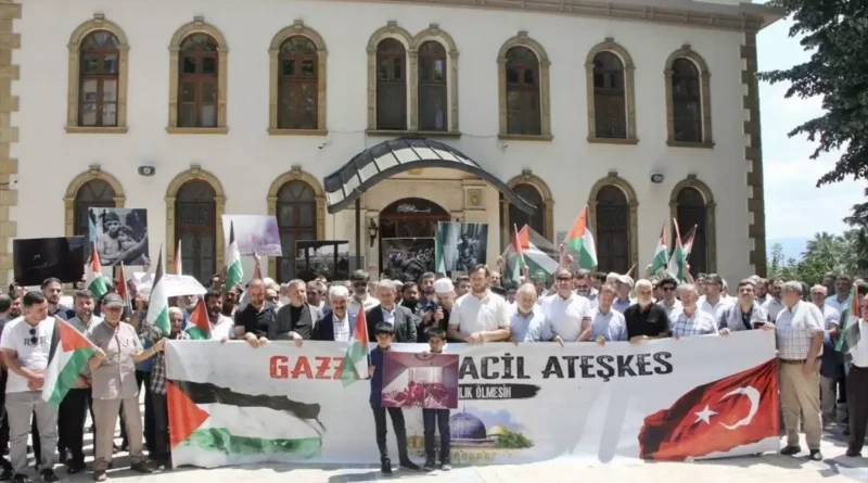 Kocaeli'de Gazze İçin Oyunculardan Tepki