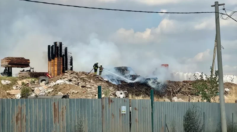 Gebze'deki Palet Fabrikasında Yangın Çıktı