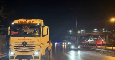 Kocaeli'nde Motosiklet Tırla Çarpıp 1 Kişi Öldü
