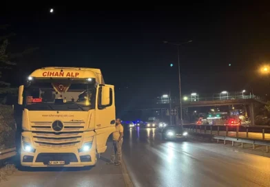 Kocaeli'nde Motosiklet Tırla Çarpıp 1 Kişi Öldü