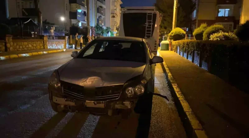 Kocaeli'nde Otomobil Kazası: Yolcular Kurtarıldı