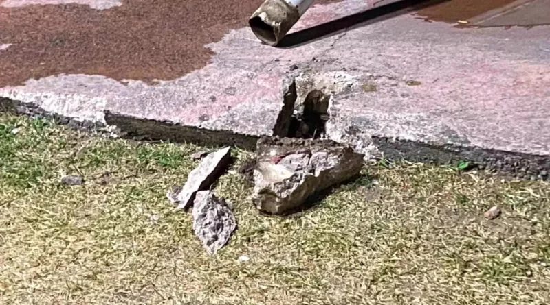 İzmit'te devrilen pota genç yaraladı
