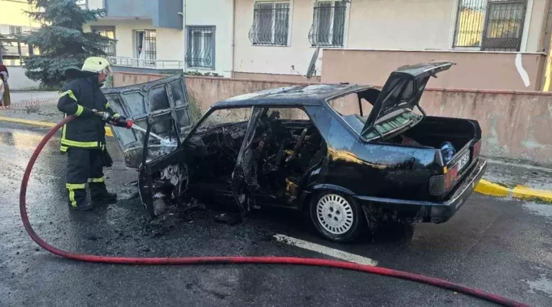 Kocaeli'de Otomobil Seyir Halindeyken Yandı