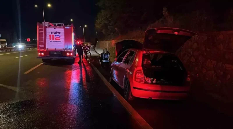 Kocaeli'de Otomobil Yangını Meydana Geldi