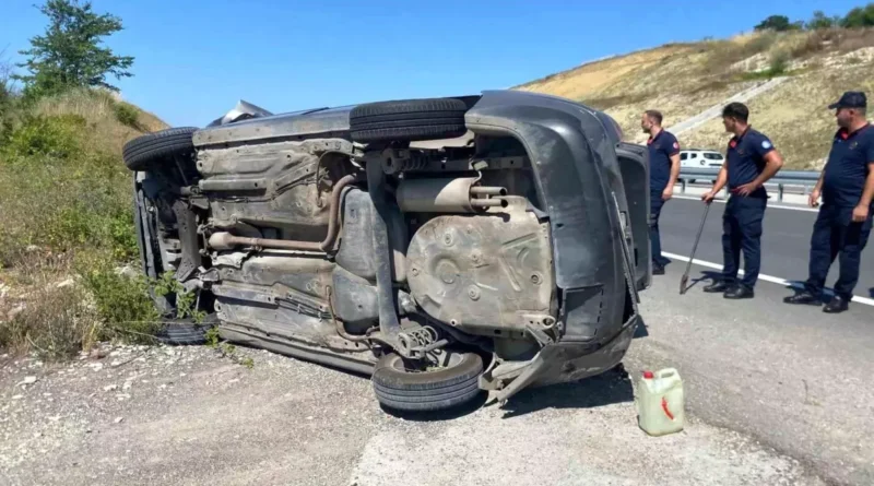 Kocaeli'de Takla Atan Araçta 5 Kişi Kurtuldu